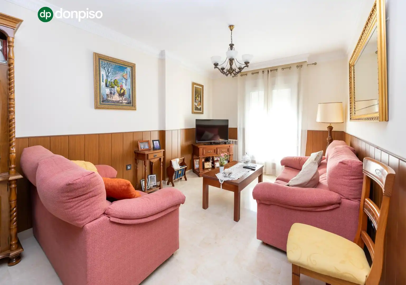Sala d'estar de Casa adosada en venda en Chana
