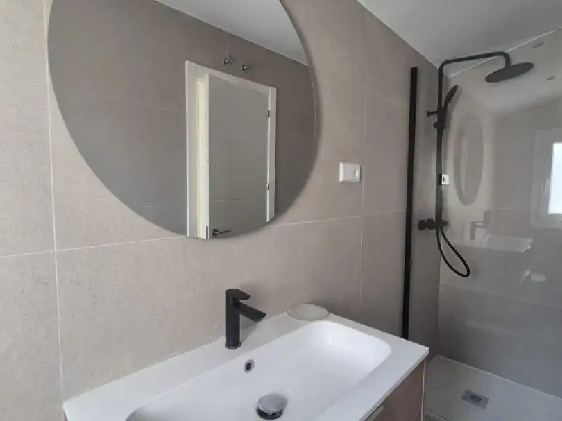 Baño de Piso en venta en  Madrid Capital con Aire acondicionado y Terraza