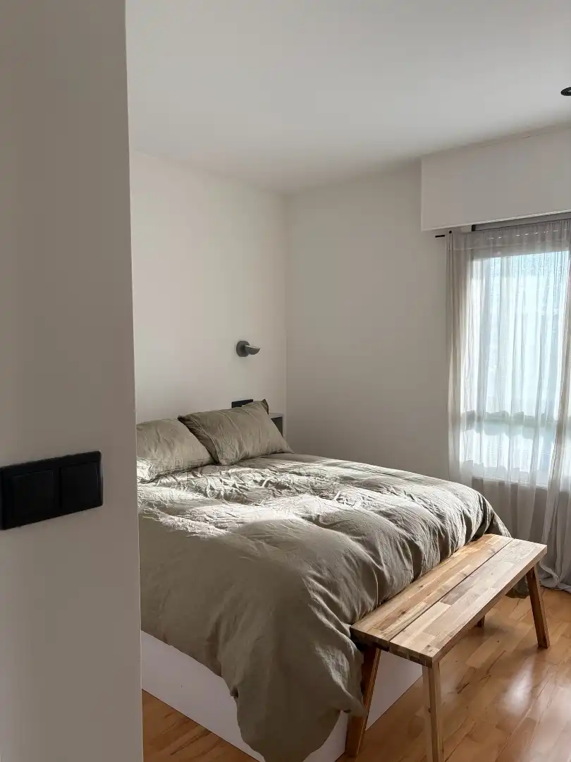 Dormitori de Apartament de lloguer en A Coruña Capital  amb Calefacció, Traster i Forn