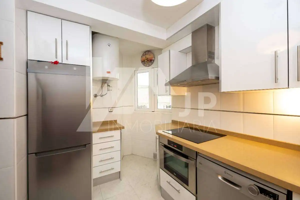 Küche von Wohnung zum Verkauf in Granada mit Klimaanlage, Heizung und Terrasse