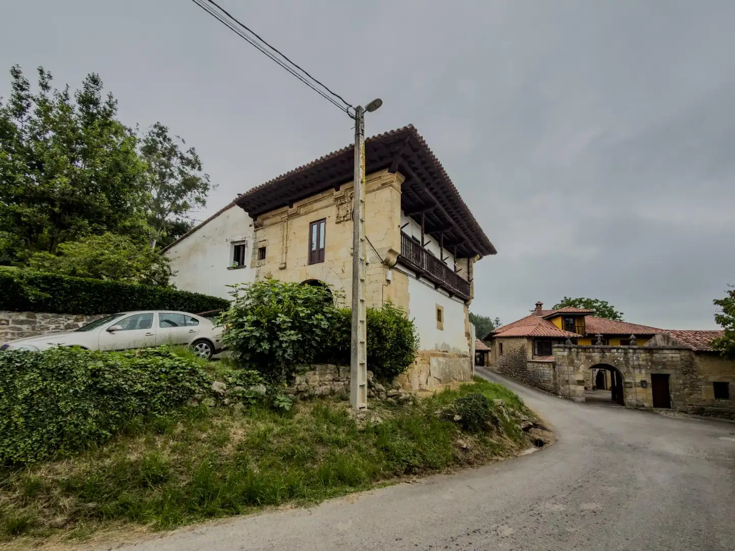 Vista exterior de Casa o xalet en venda en Alfoz de Lloredo amb Jardí privat, Terrassa i Balcó