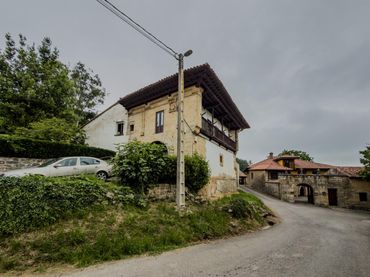 House with balcony for sale in LLOREDO