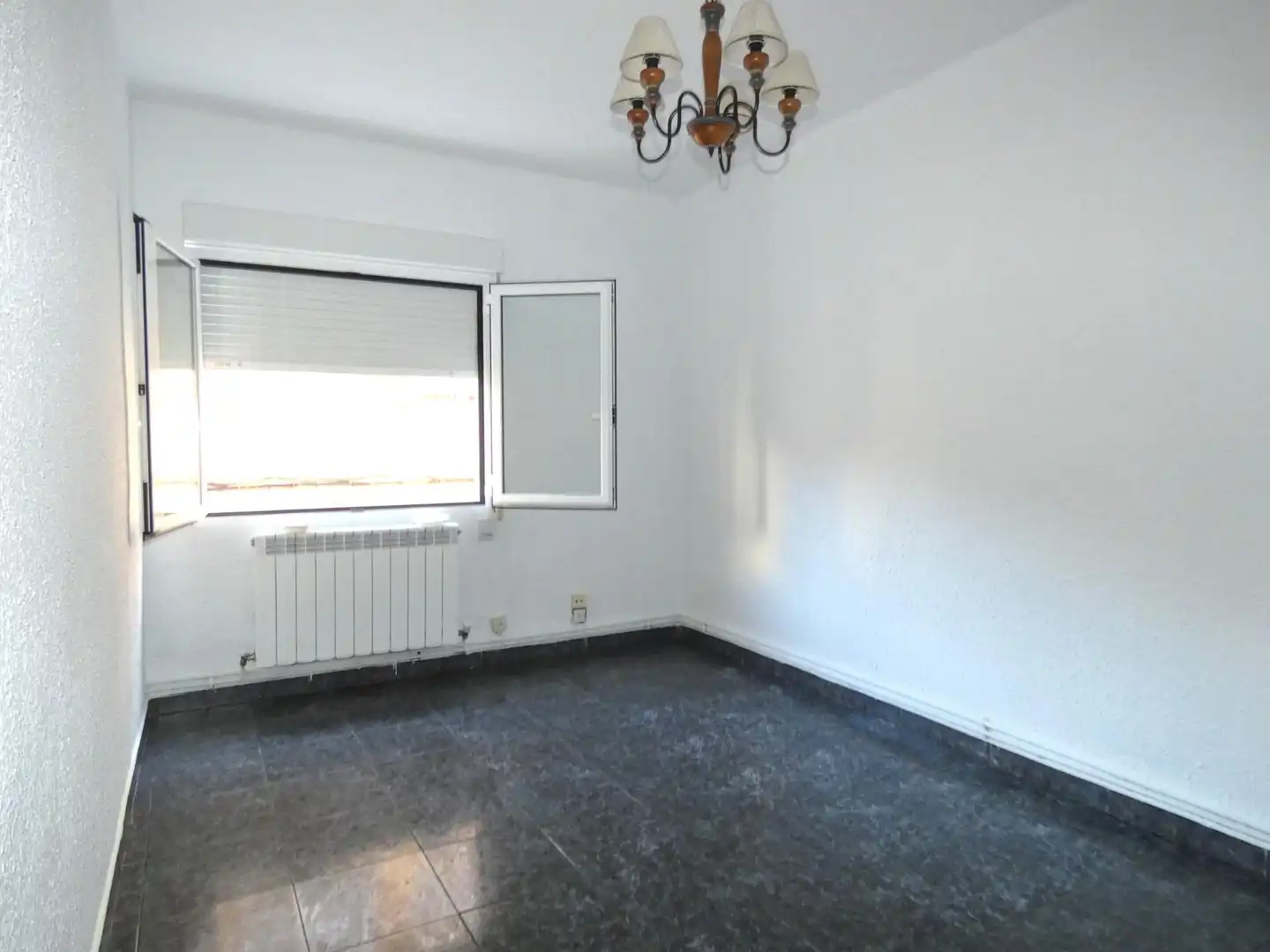 Sala d'estar de Pis en venda en Zaragoza amb Calefacció