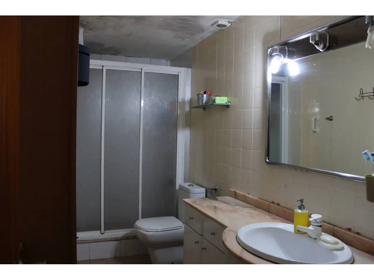 Bathroom of Flat for sale in Girona  with Heating and Furnished