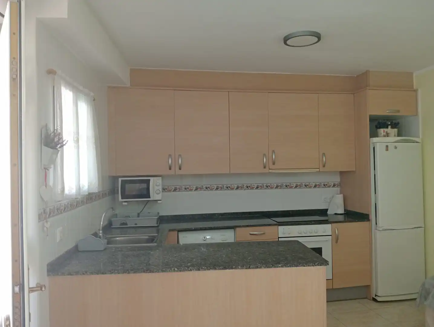 Erdgeschoss zur Miete in Zona Papa Luna - Platja del Gurugú