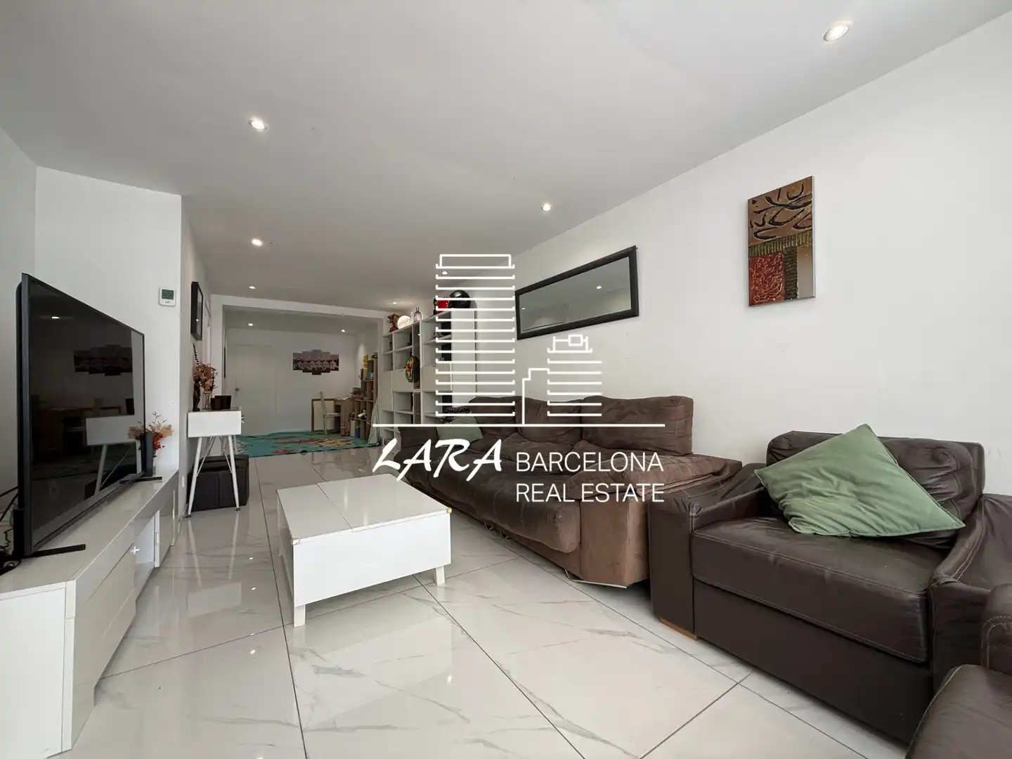 Sala d'estar de Casa adosada en venda en Castelldefels amb Aire condicionat, Jardí privat i Terrassa