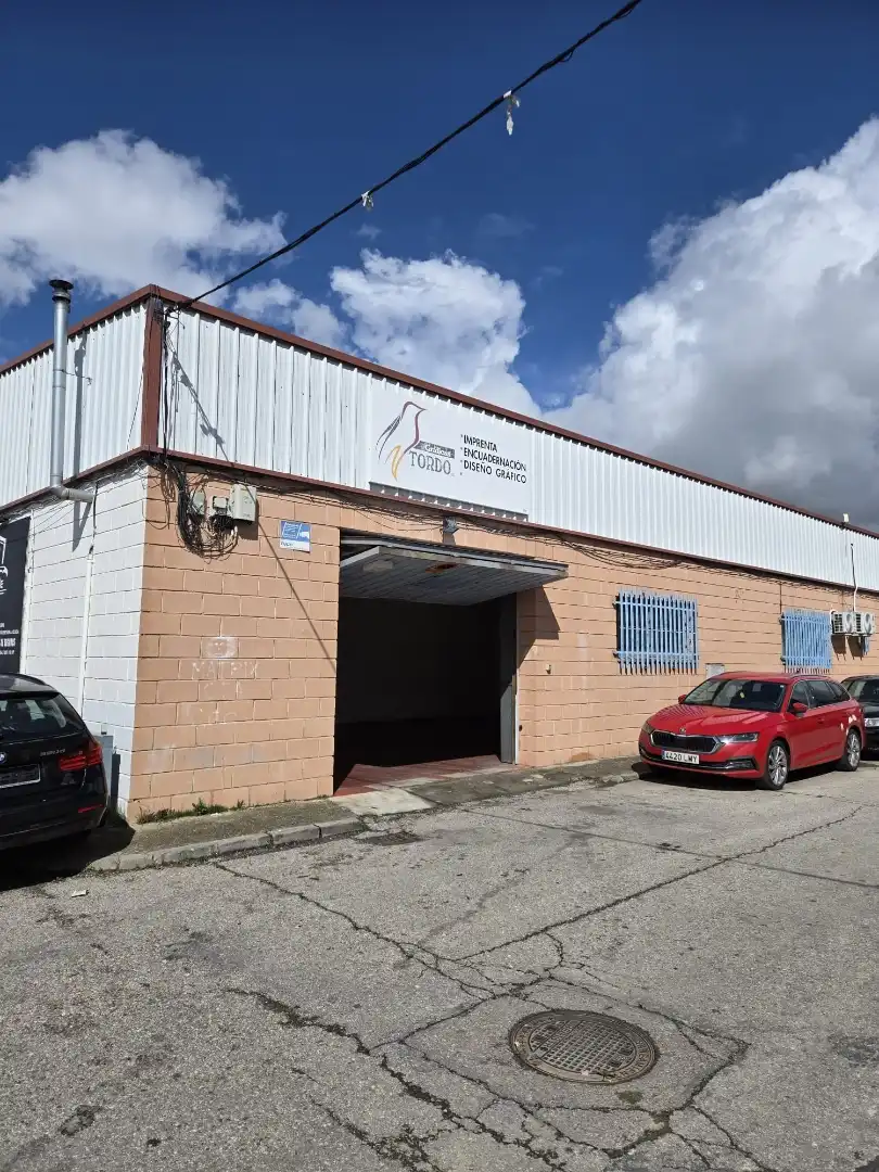 Vista exterior de Local en venta en Loeches con Aire acondicionado