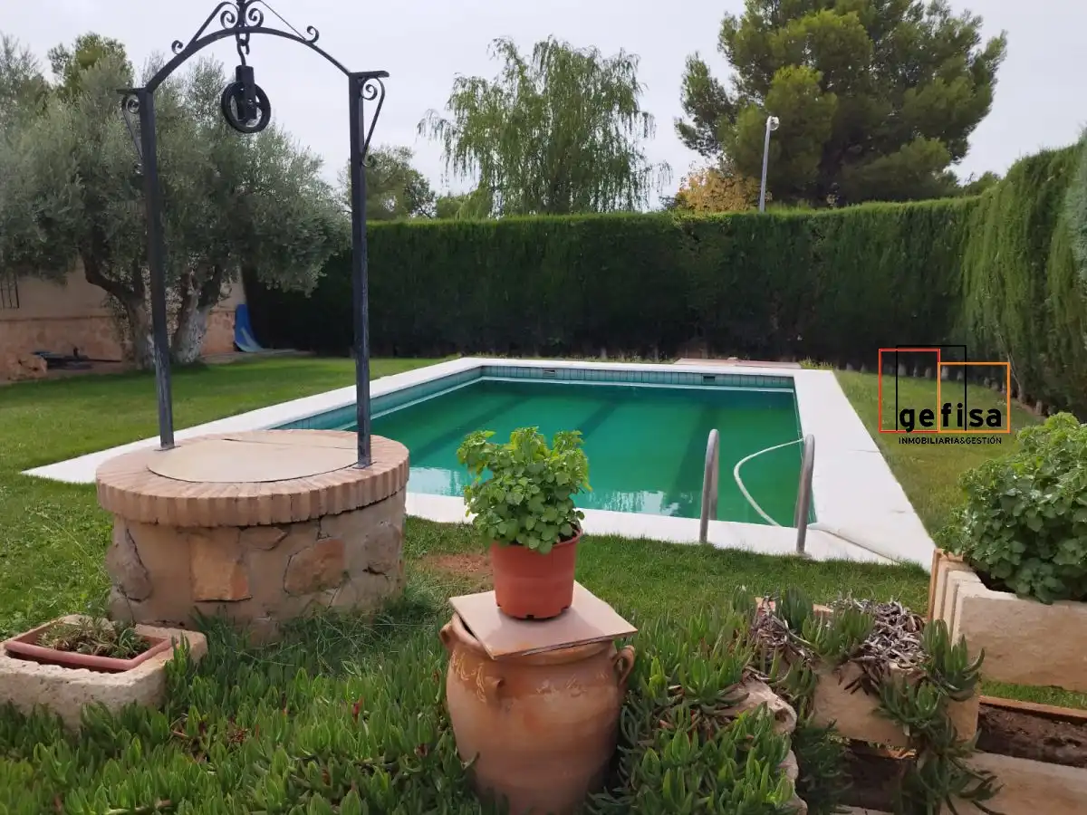 Piscina de Casa o chalet en venta en Valdepeñas con Calefacción, Trastero y Piscina