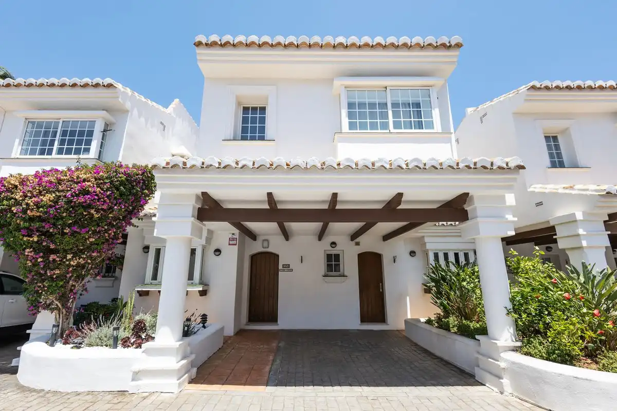 Terraced house with pool for sale in Riviera del Sol
