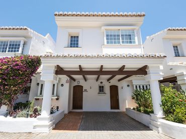Adosado con piscina en venta en Riviera del Sol