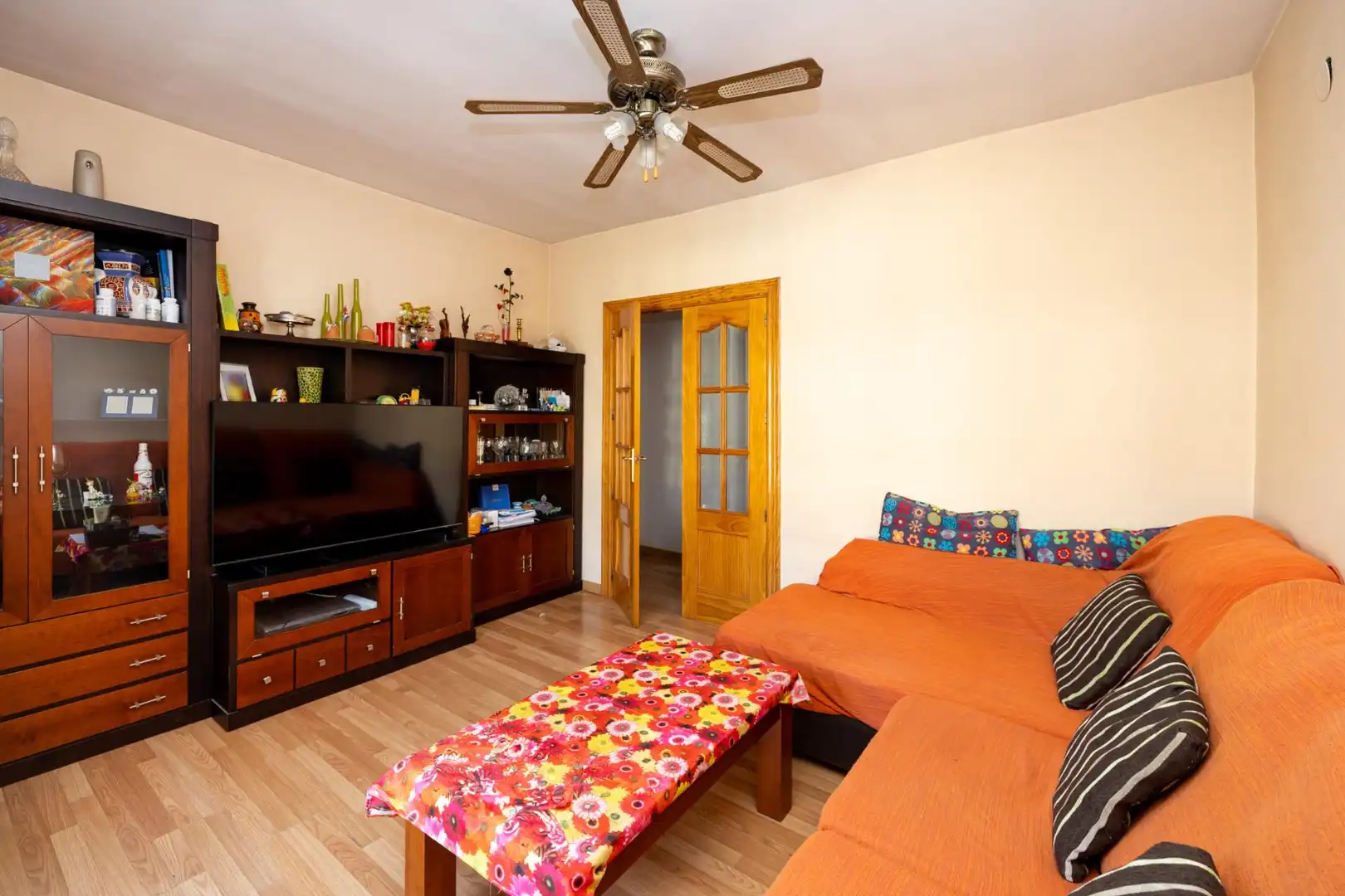 Sala d'estar de Casa adosada en venda en Churriana de la Vega