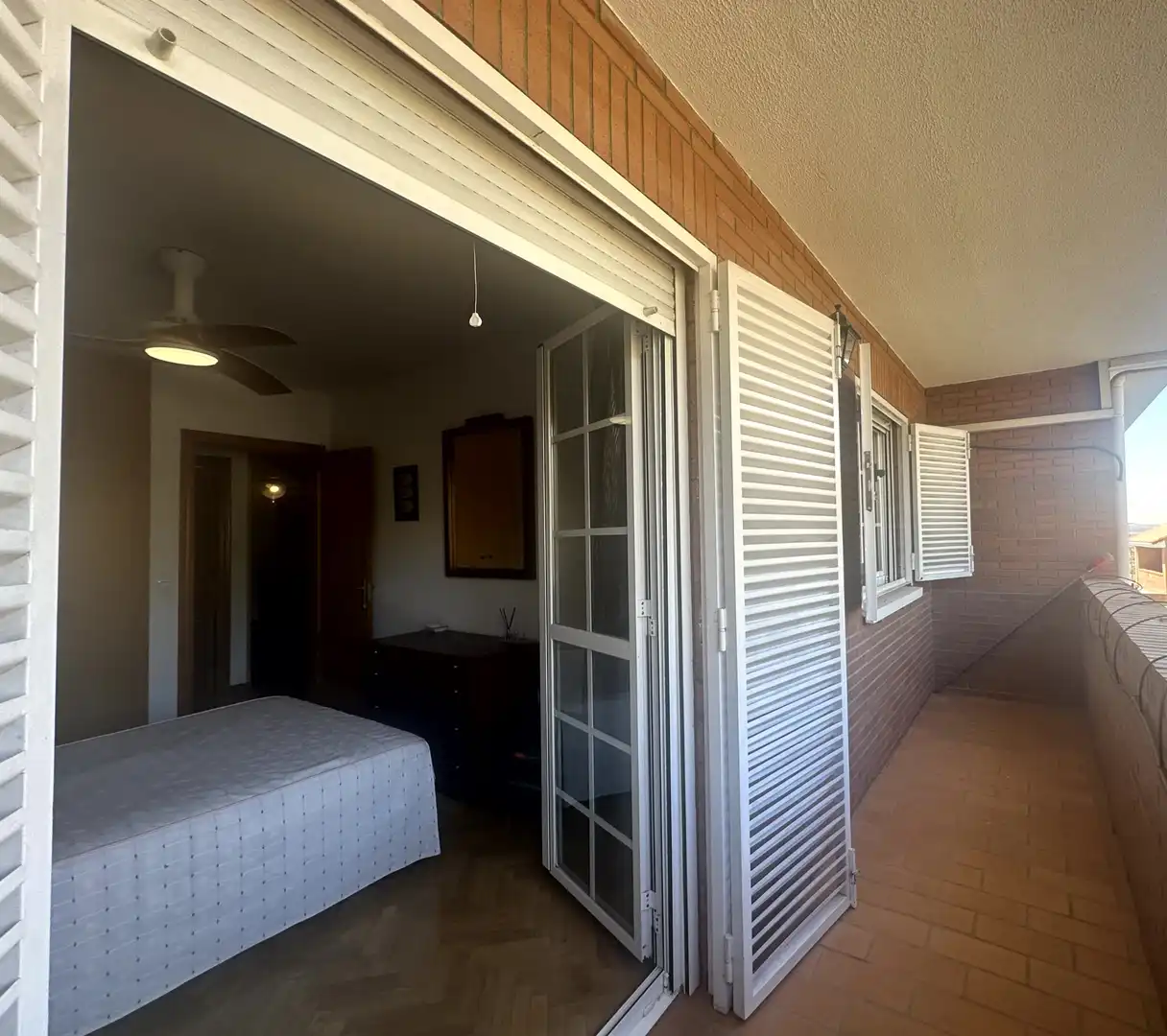 Schlafzimmer von Einfamilien-Reihenhaus zum Verkauf in Algete mit Klimaanlage, Heizung und Privatgarten