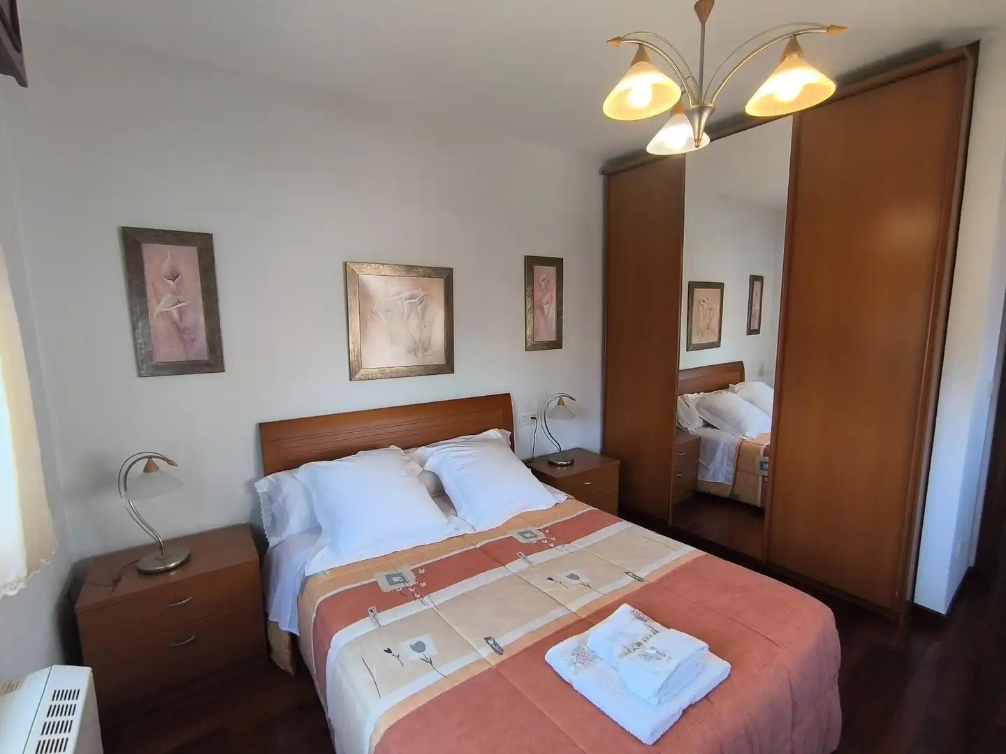 Habitación de Casa o chalet en venta en Santiago de Compostela  con Calefacción y Amueblado