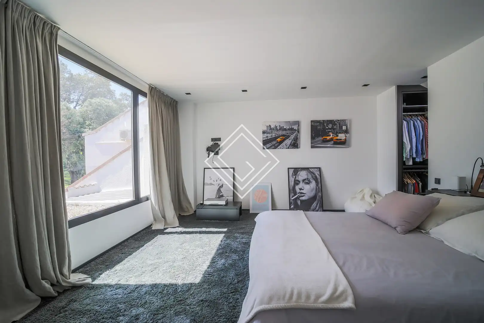 Schlafzimmer von Einfamilien-Reihenhaus zum Verkauf in La Moraleja mit Klimaanlage, Heizung und Privatgarten