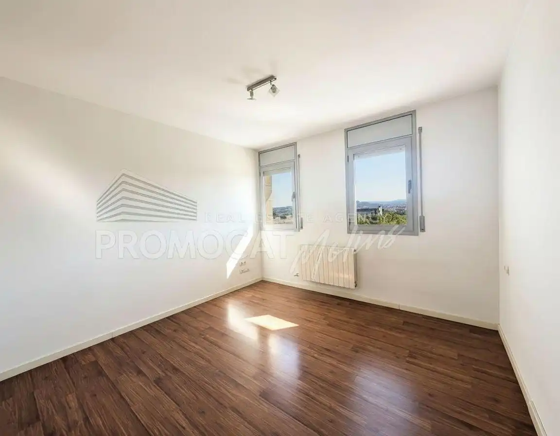 Habitación de Ático en venta en Molins de Rei con Aire acondicionado, Calefacción y Parquet