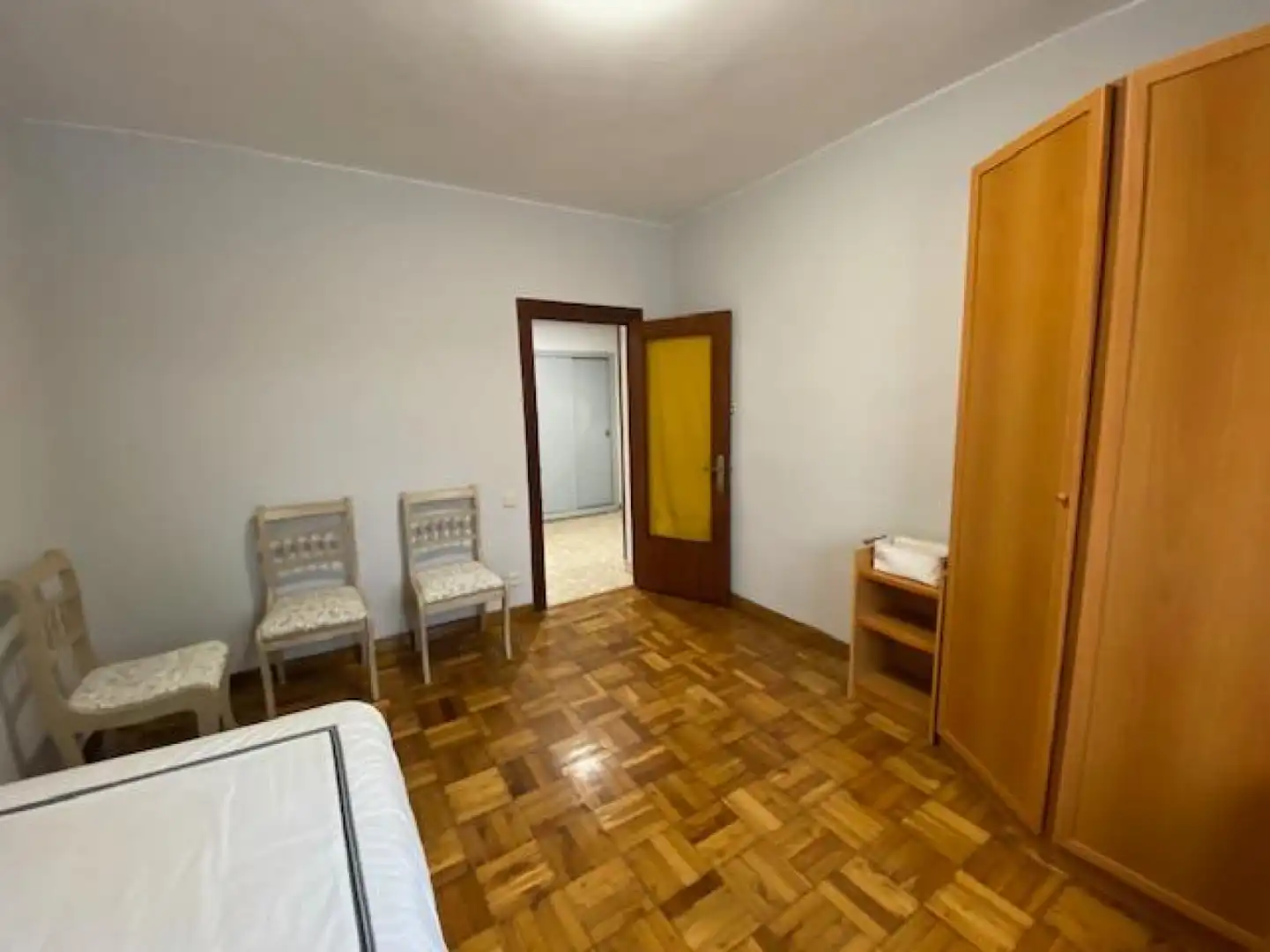 Habitación de Piso de alquiler en Oviedo  con Calefacción y Amueblado