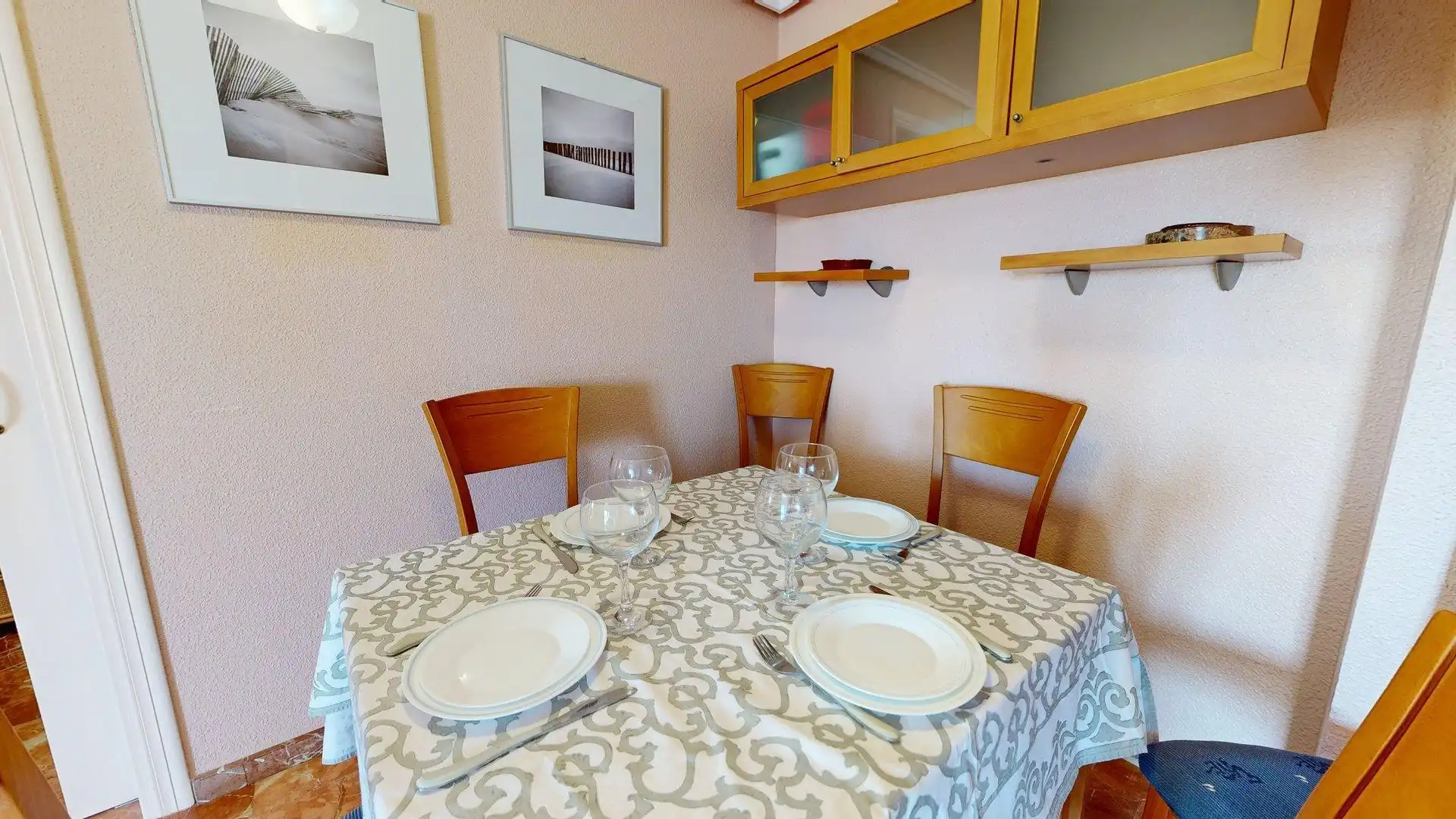Menjador de Apartament de lloguer en Elche / Elx amb Aire condicionat, Calefacció i Jardí privat