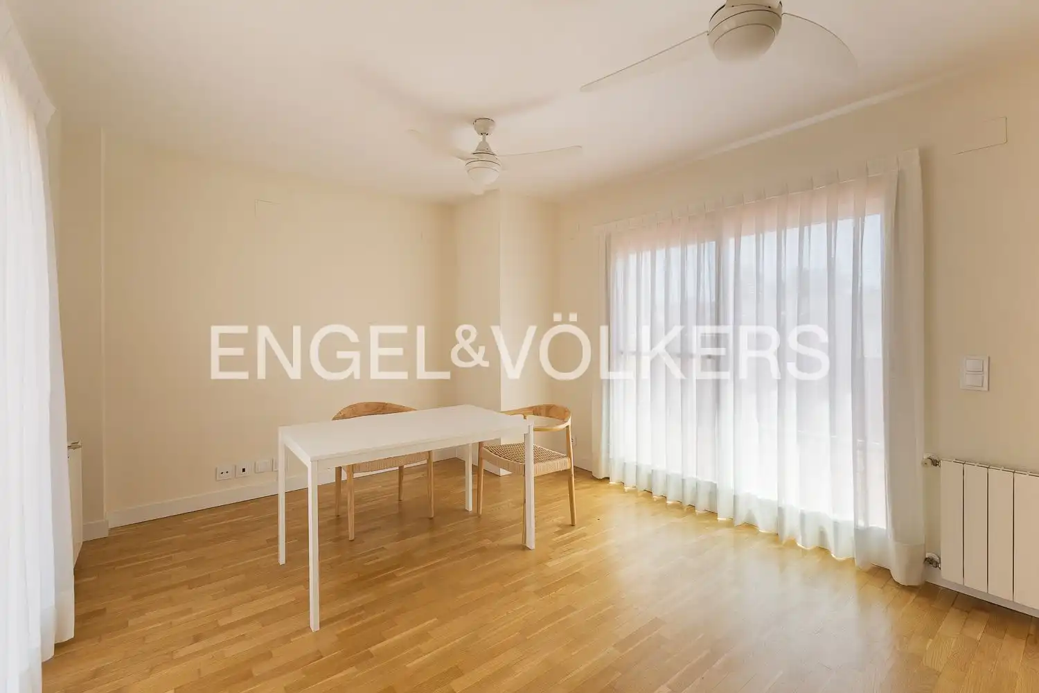 Comedor de Casa o chalet de alquiler en Rocafort con Aire acondicionado, Calefacción y Jardín privado
