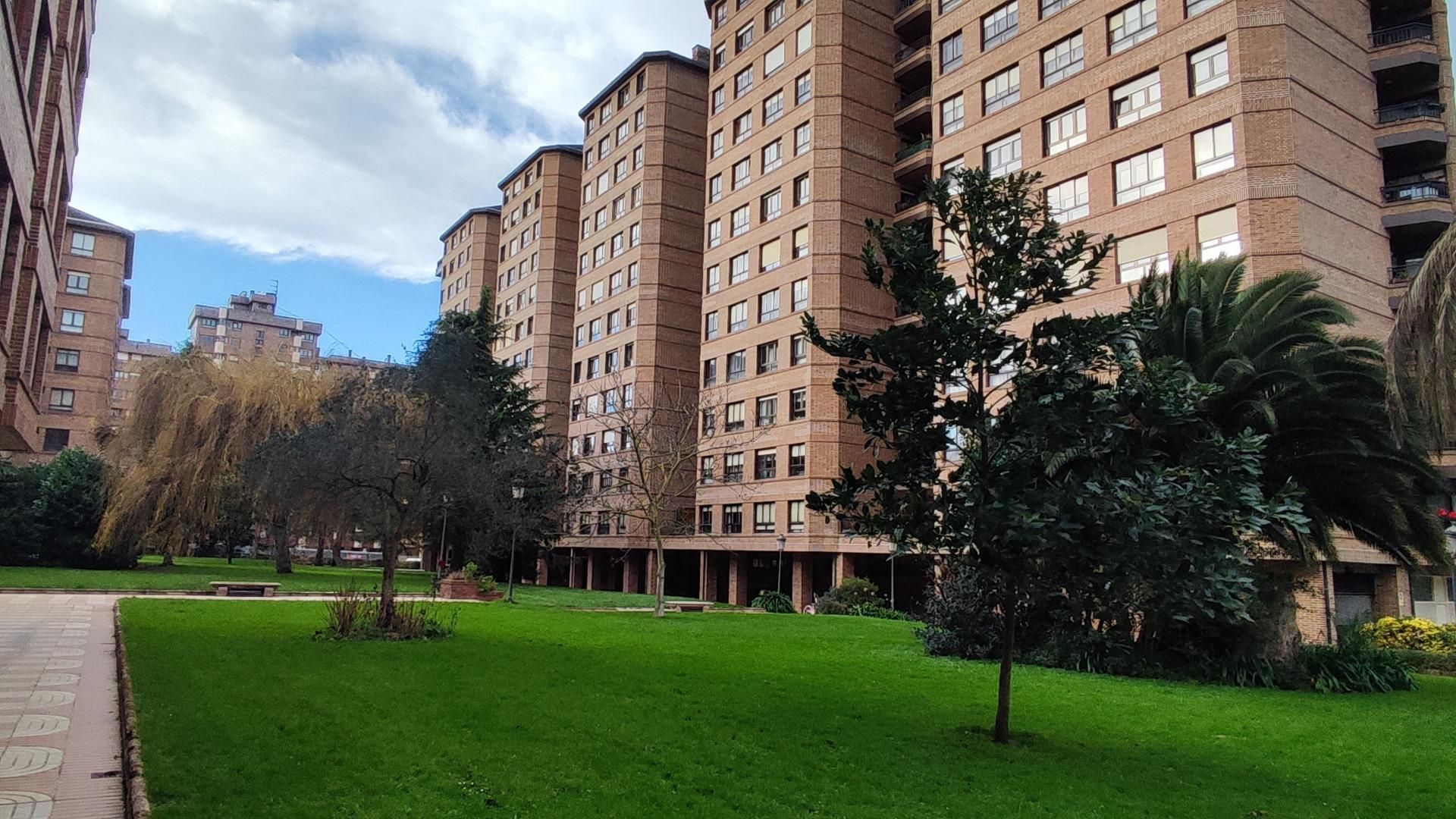 Vista exterior de Piso en venta en Gijón  con Calefacción, Jardín privado y Terraza