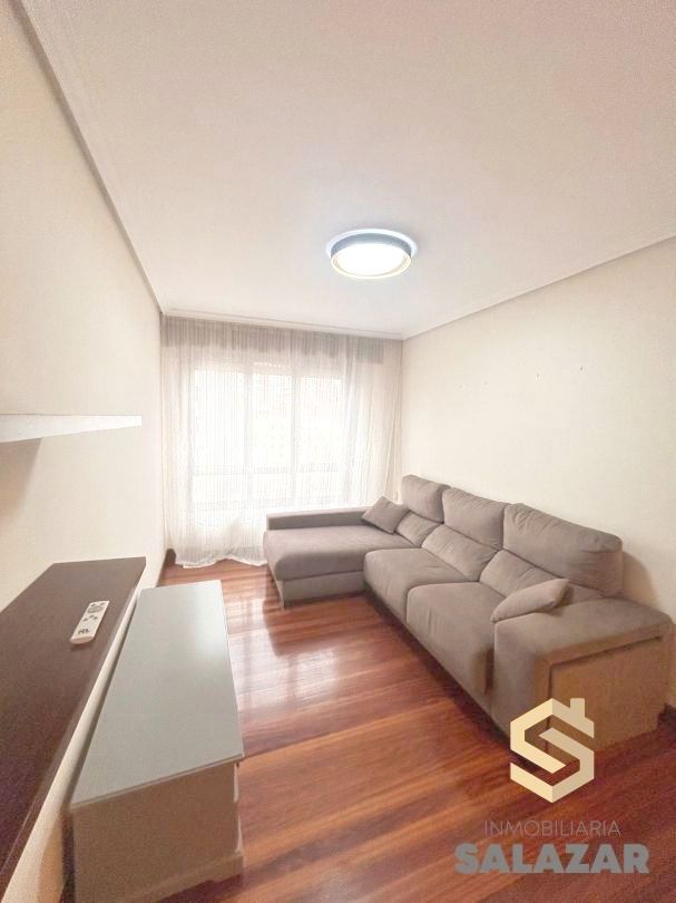 Living room of Flat to rent in Bilbao   with Heating and Microwave