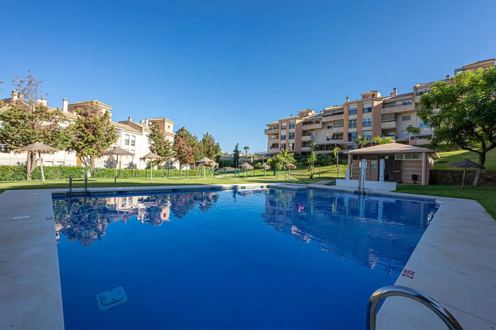 Piscina de Piso en venta en Málaga con Aire acondicionado, Jardín privado y Terraza