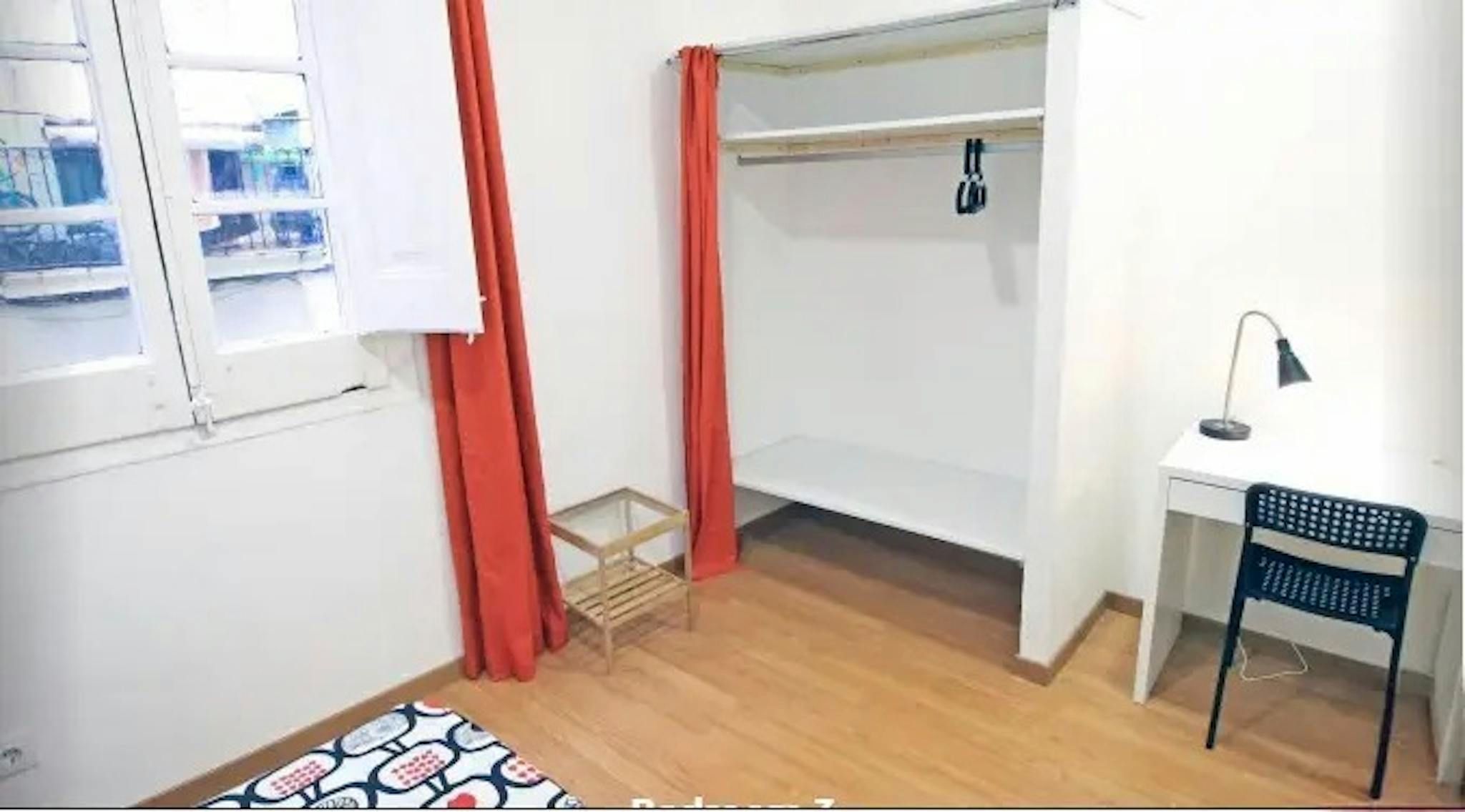 Dormitori de Pis per a compartir en  Barcelona Capital amb Moblat i Rentadora