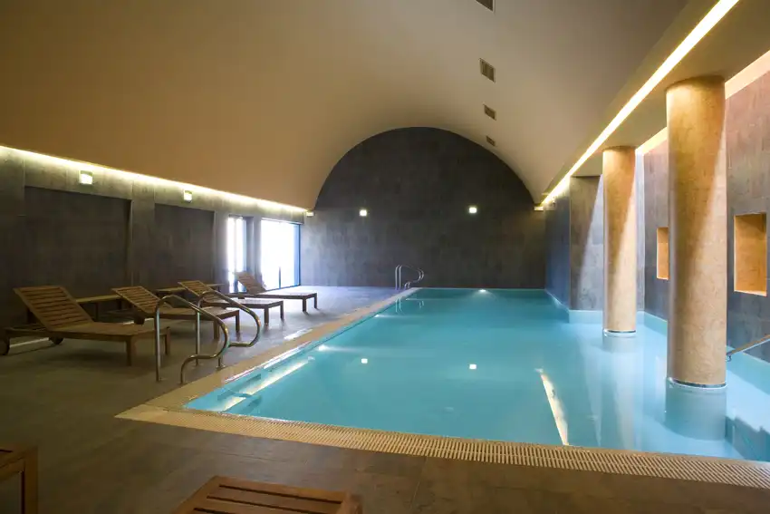 Piscina de Casa adosada en venta en Hoyos del Espino con Calefacción, Parquet y Jacuzzi