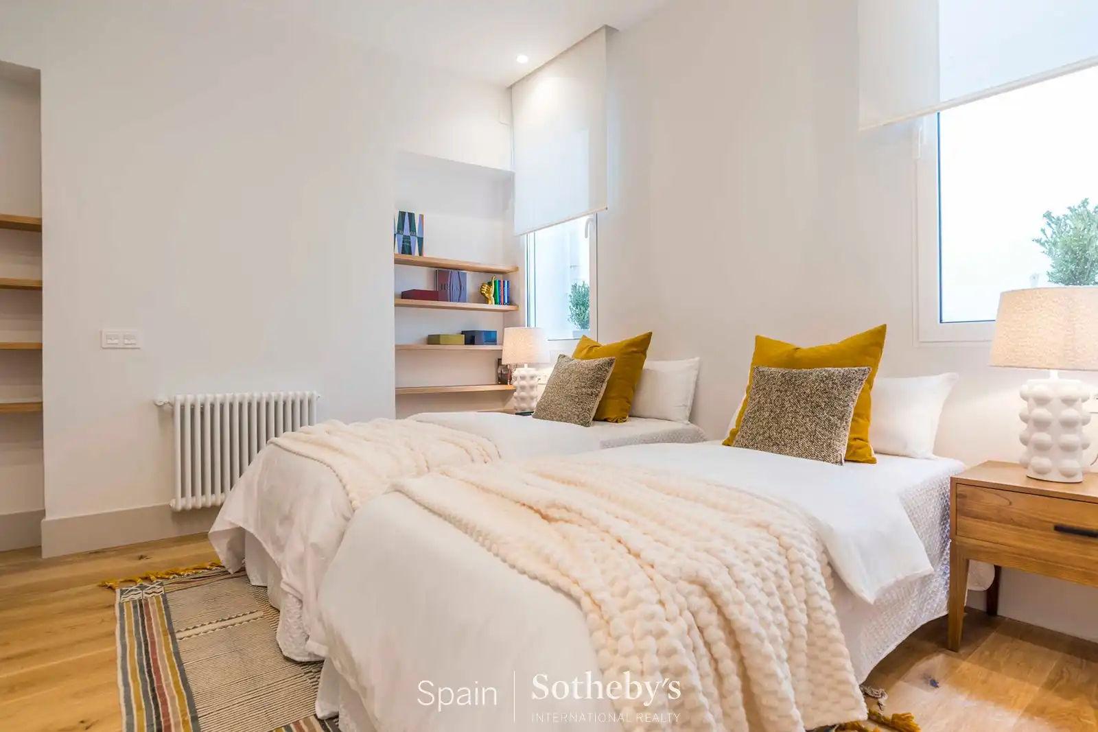 Bedroom of Apartments for sale in Madrid  with Air Conditioner and Heating