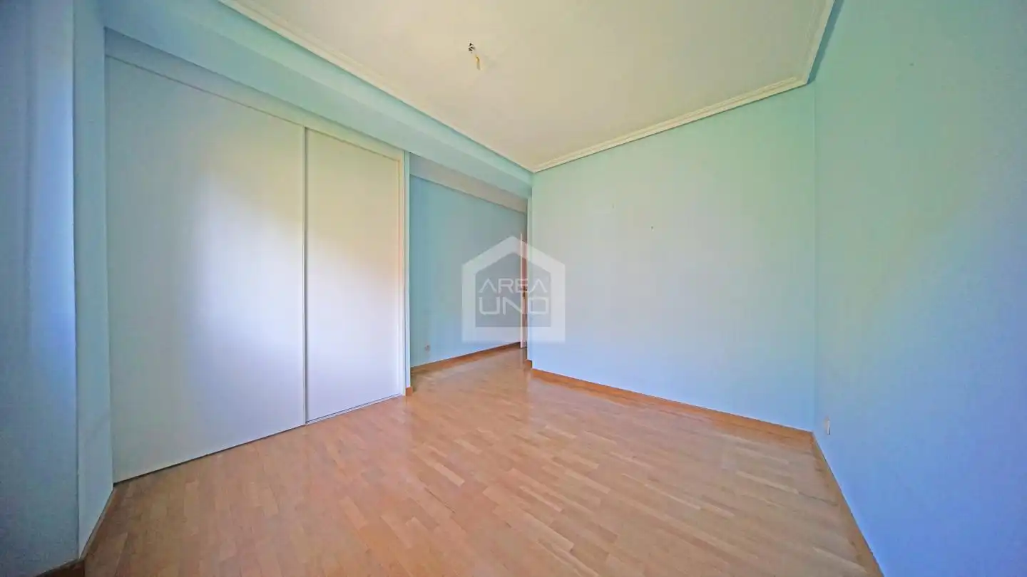 Habitación de Piso en venta en Madrid con Calefacción