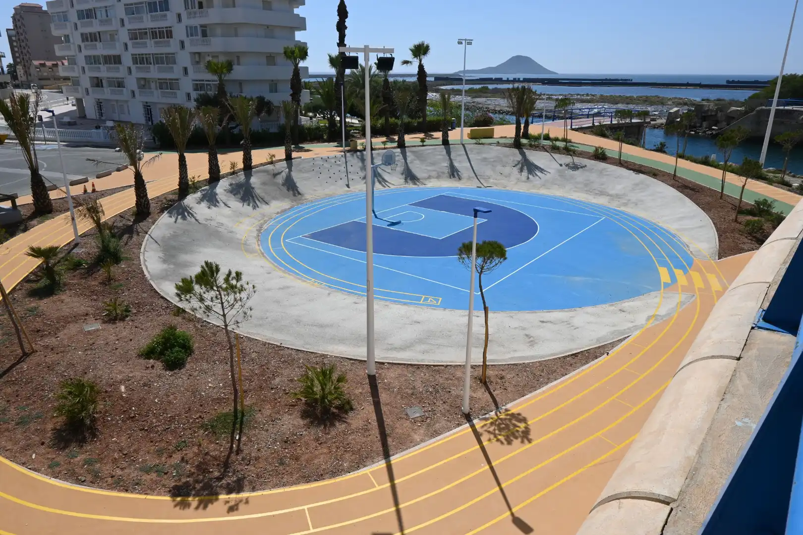 Piscina de Casa adosada en venta en La Manga del Mar Menor con Aire acondicionado, Calefacción y Terraza