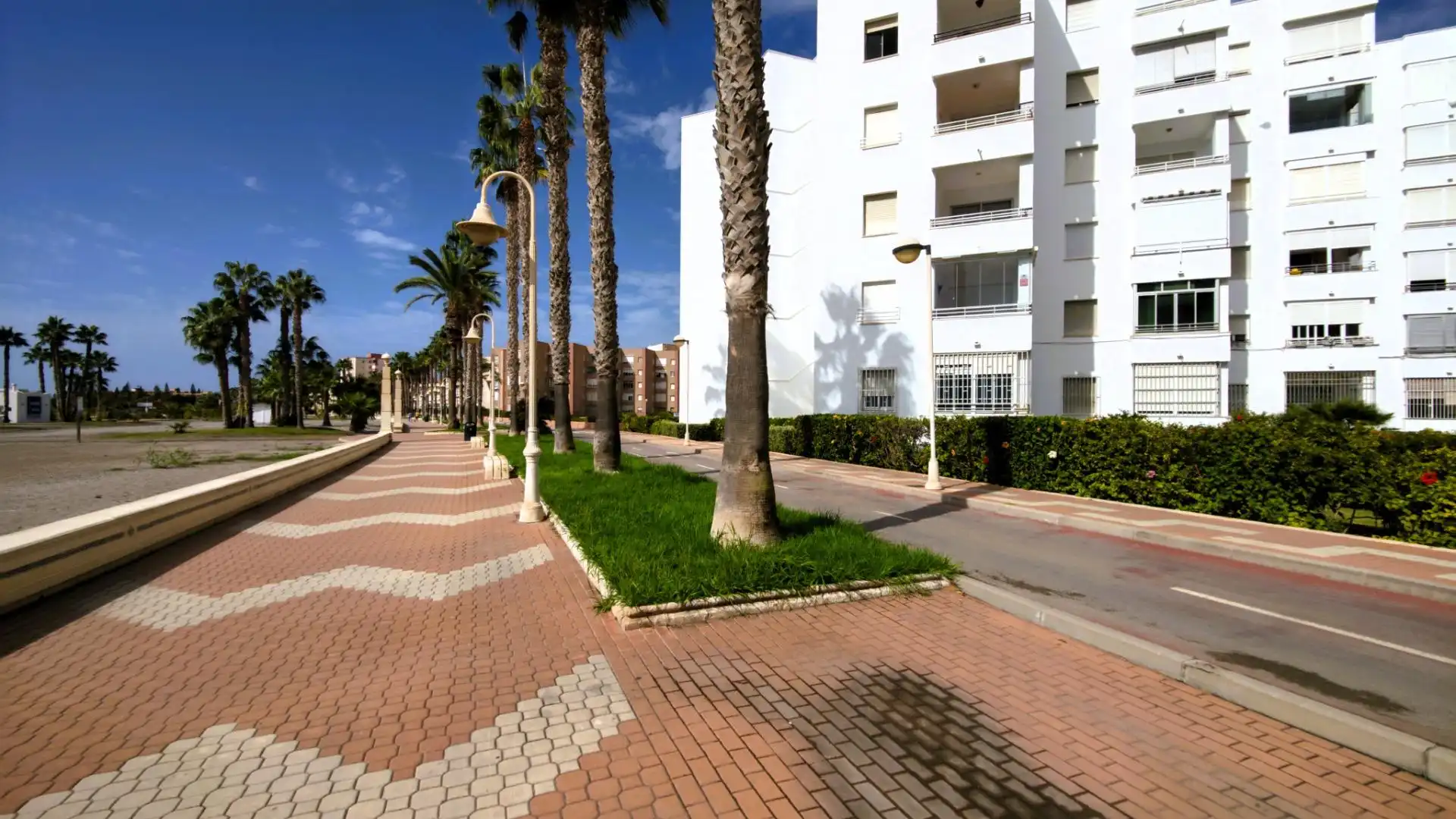 Vista exterior de Pis en venda en Motril amb Calefacció, Moblat i Balcó