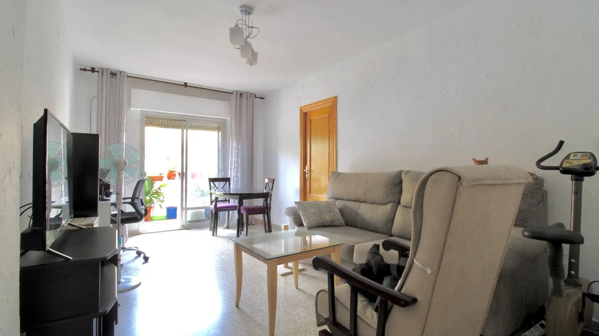 Sala d'estar de Pis en venda en Granada amb Balcó