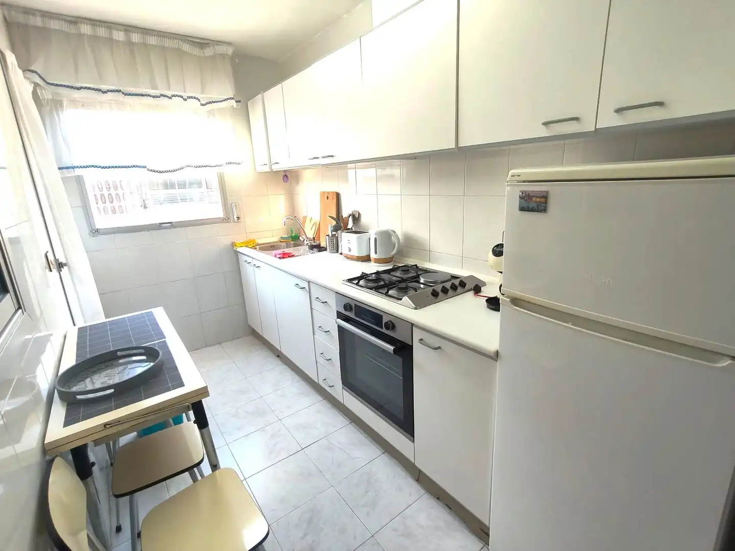 Cuina de Apartament de lloguer en Santa Pola amb Aire condicionat, Calefacció i Terrassa