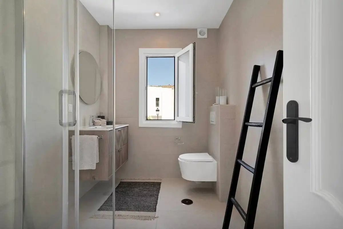 Baño de Casa o chalet de alquiler en Estepona con Aire acondicionado, Jardín privado y Terraza