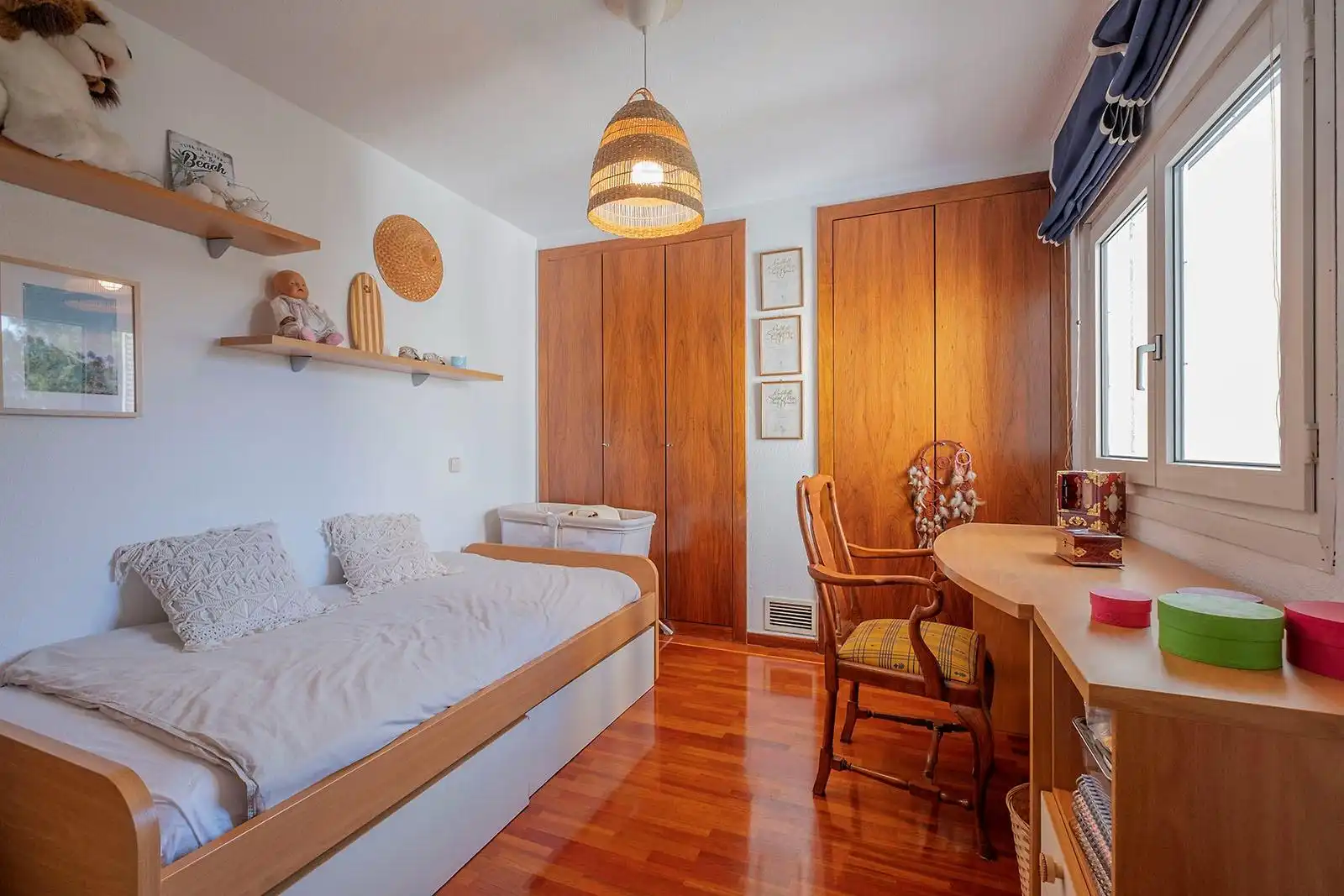 Dormitori de Casa adosada en venda en Las Rozas de Madrid amb Aire condicionat, Calefacció i Jardí privat