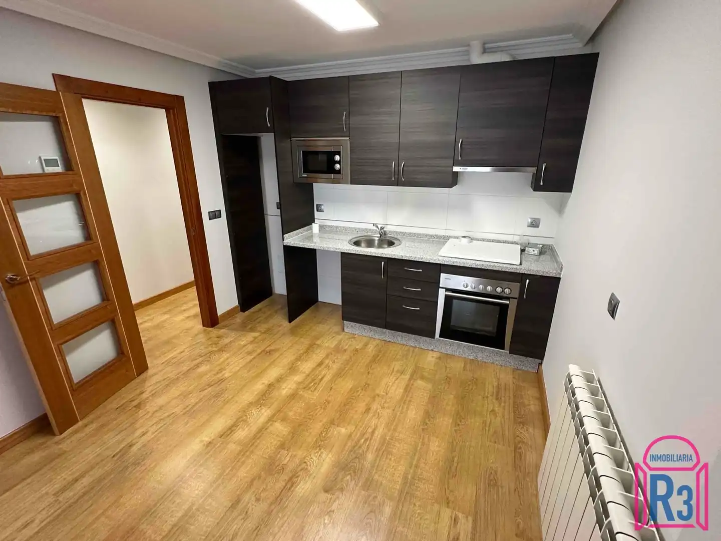 Cocina de Oficina de alquiler en León Capital  con Calefacción y Terraza