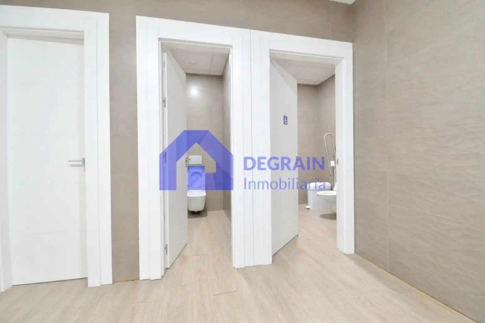 Baño de Oficina de alquiler en Oviedo 