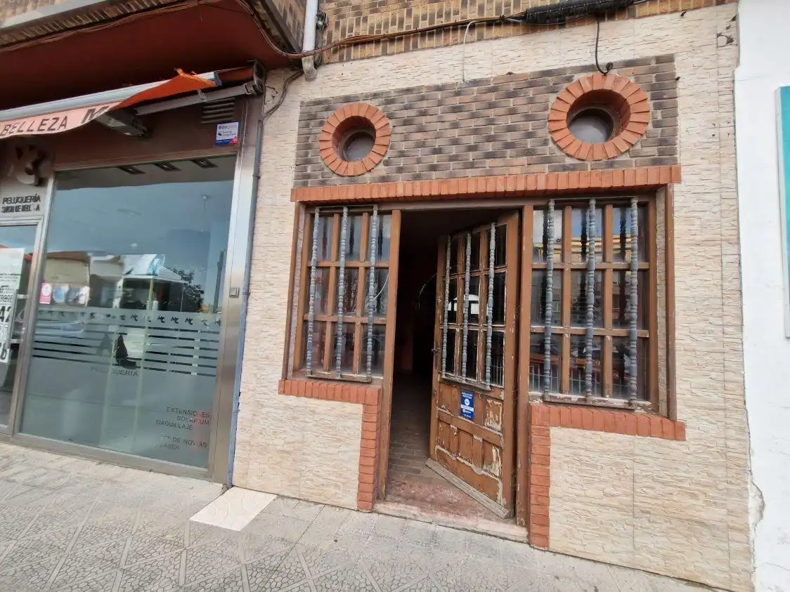 Vista exterior de Local en venta en Torrelavega 