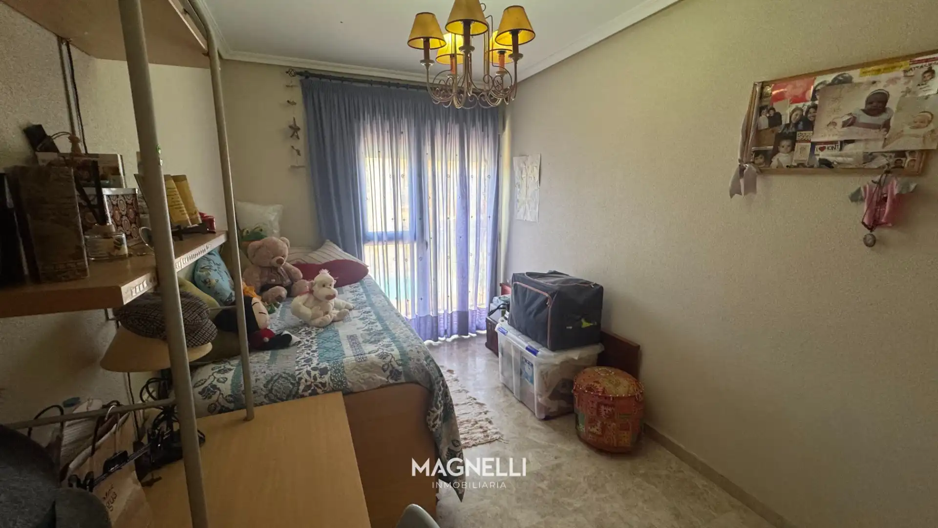 Habitación de Casa adosada en venta en Elda con Jardín privado, Amueblado y Balcón