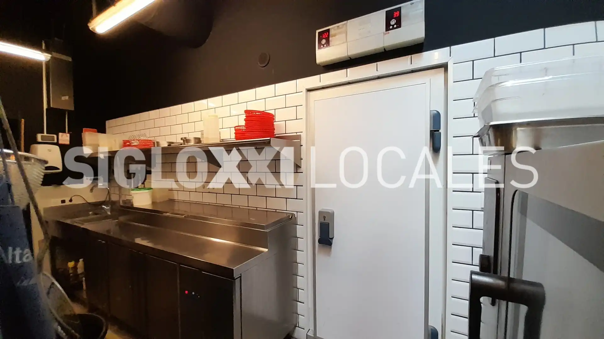 Local en traspaso en COMTE BORRELL , Sant Antoni