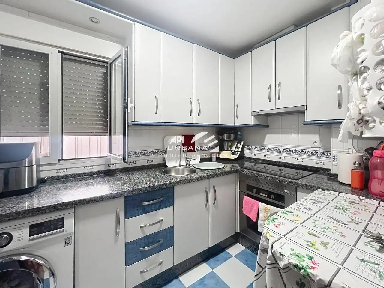 Flat with lift for sale in Calle Álamos