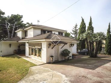 Chalet con balcón en venta en La Franquesa - Oasis Park