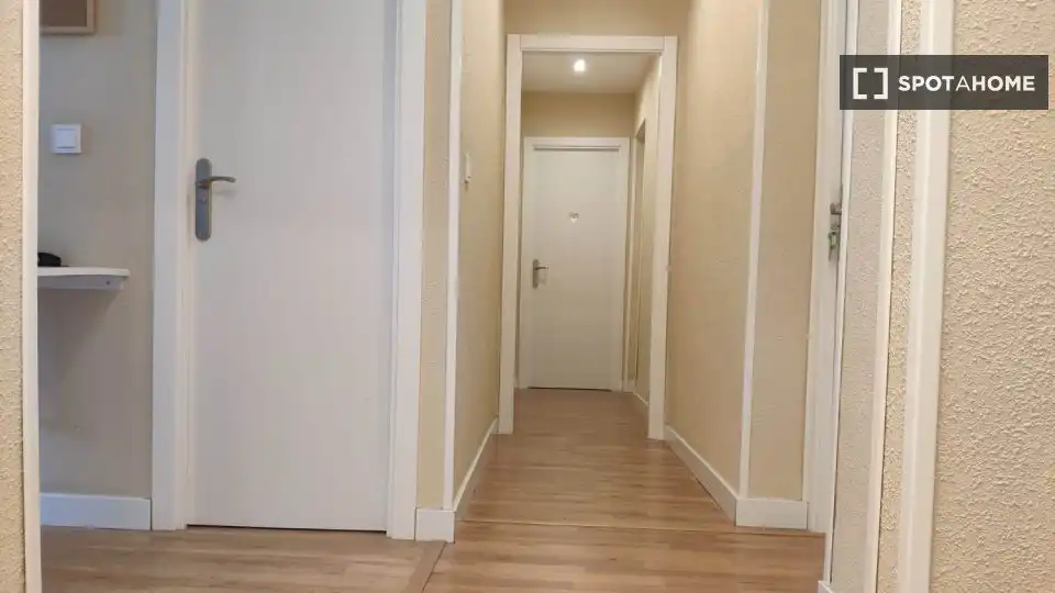 Flat for rent in Madrid  with Air Conditioner, Heating and Furnished