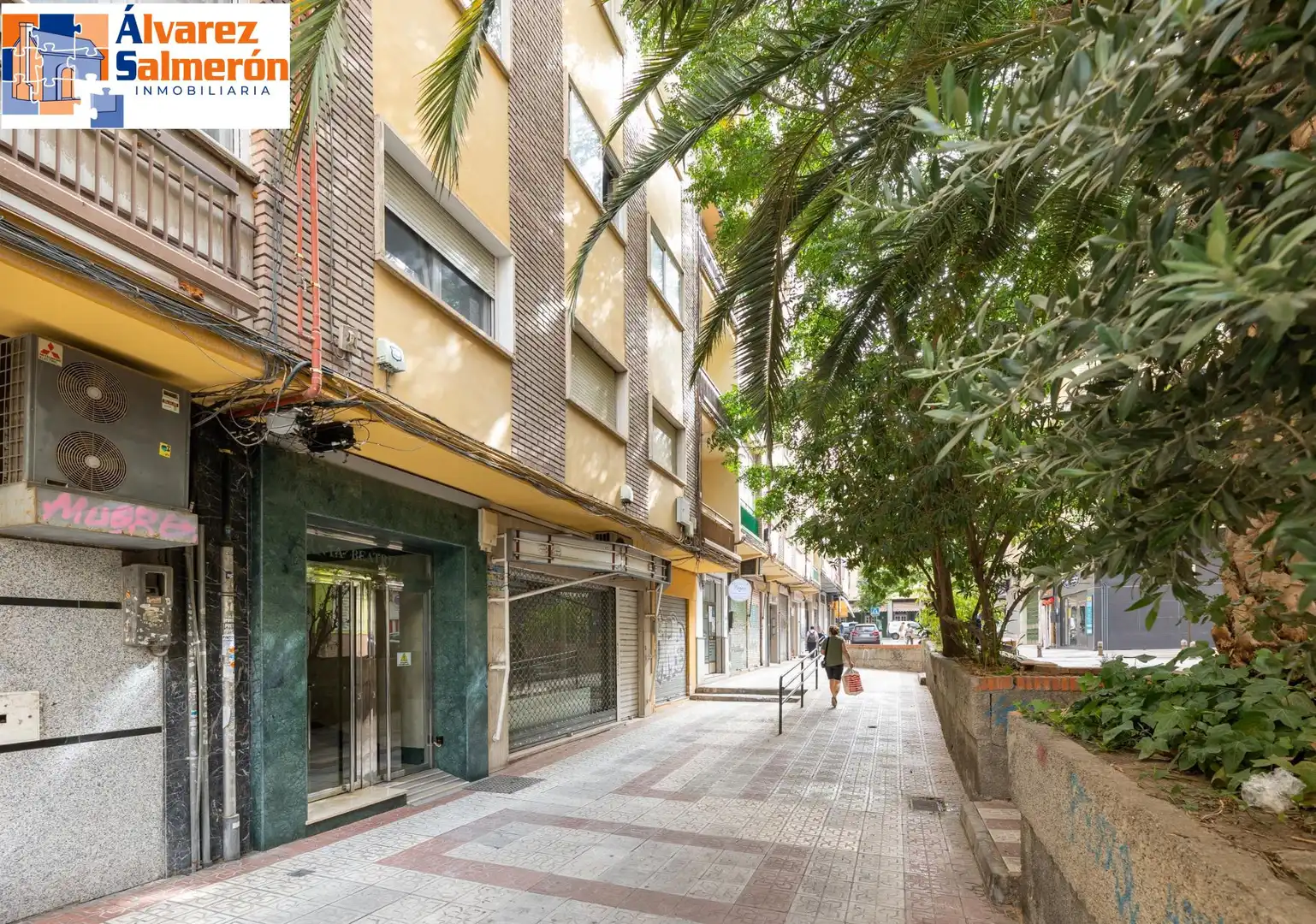 Vista exterior de Pis en venda en Granada