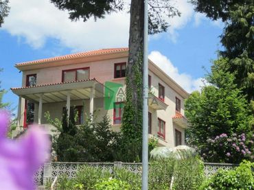 Chalet con jardín en venta en O Carballiño