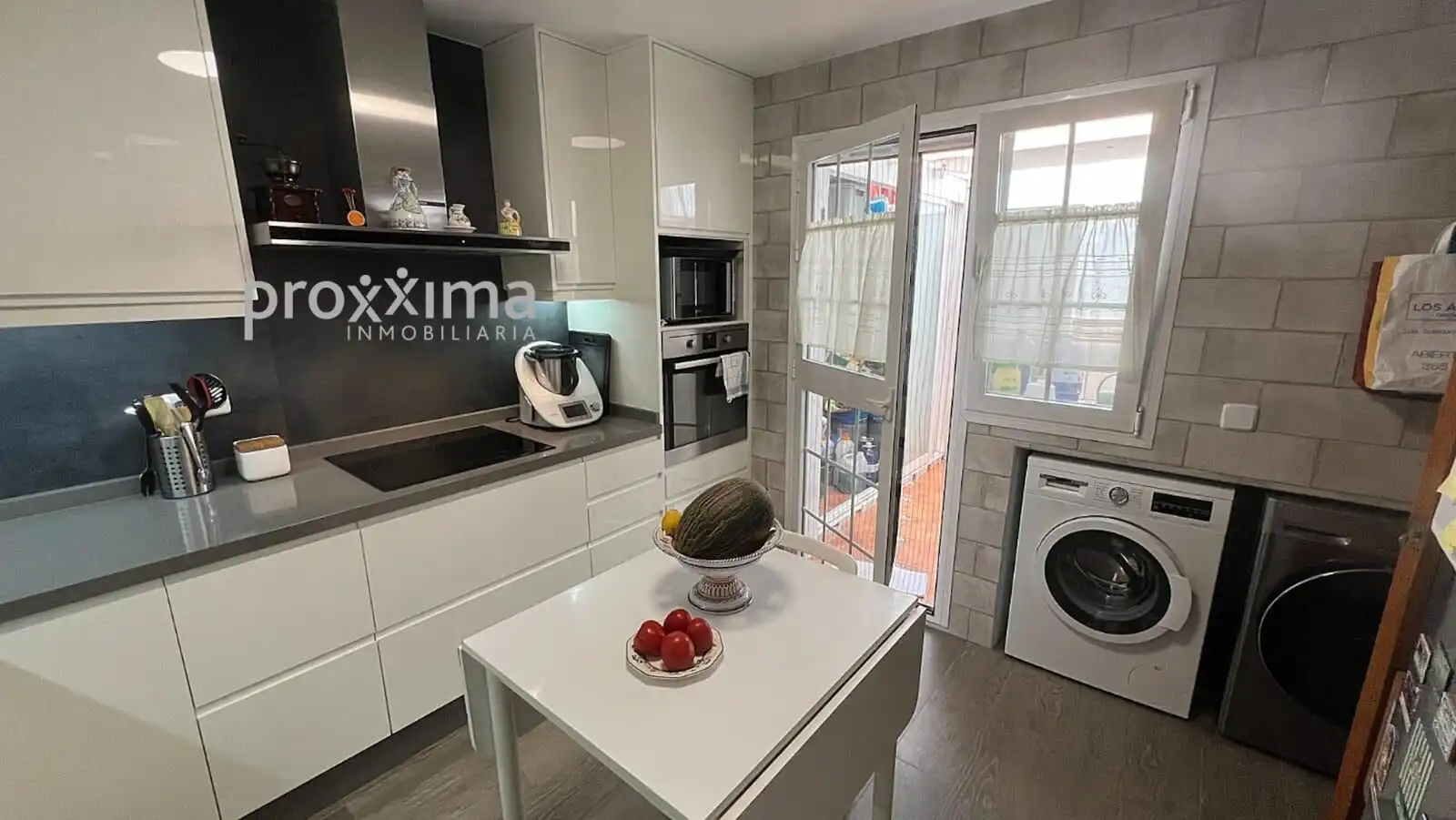 Casa con piscina en venta en Calle CASCAIS, imagen 3