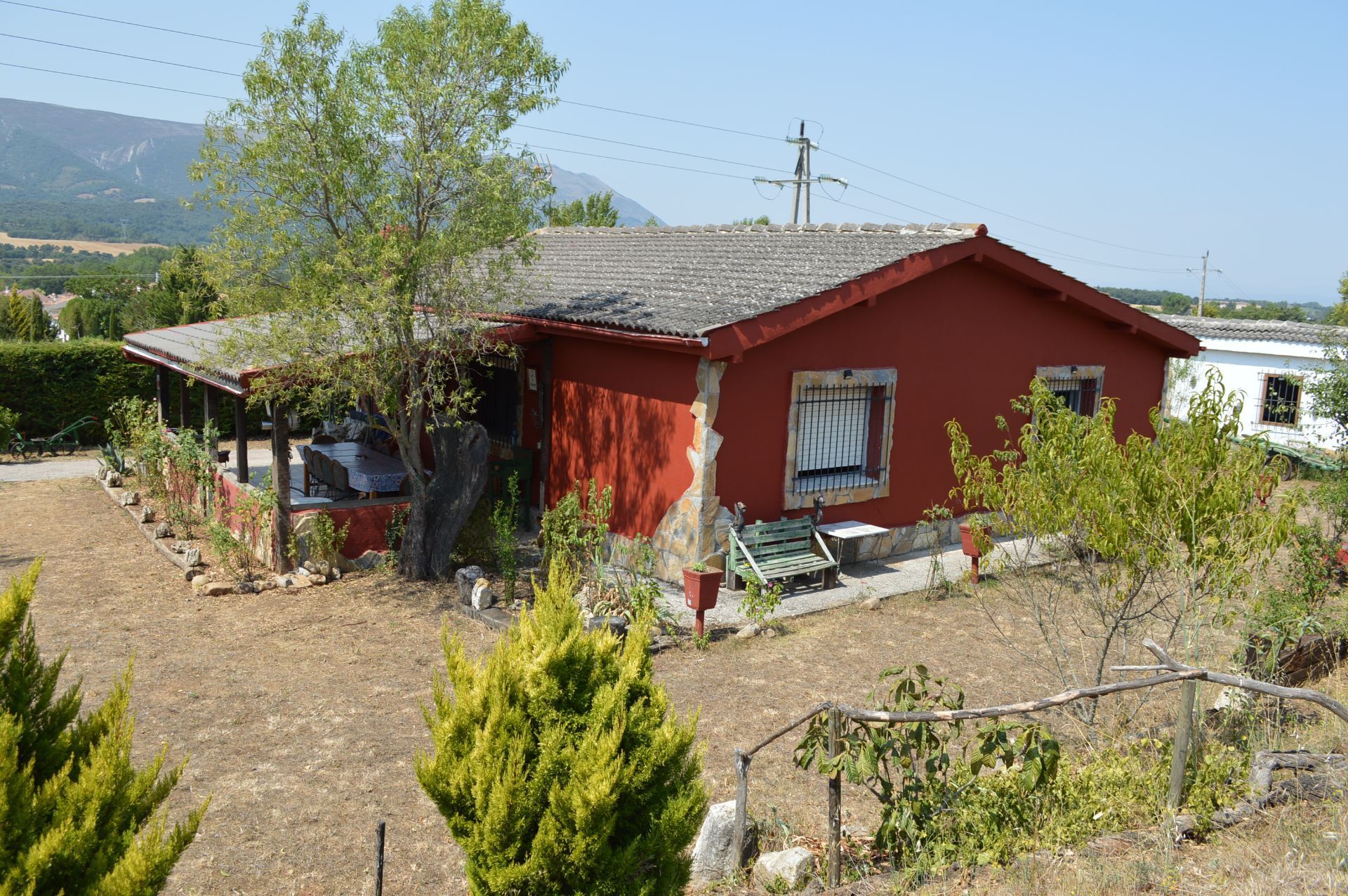 Vista exterior de Casa o xalet en venda en Merindad de Cuesta-Urria amb Jardí privat, Terrassa i Traster