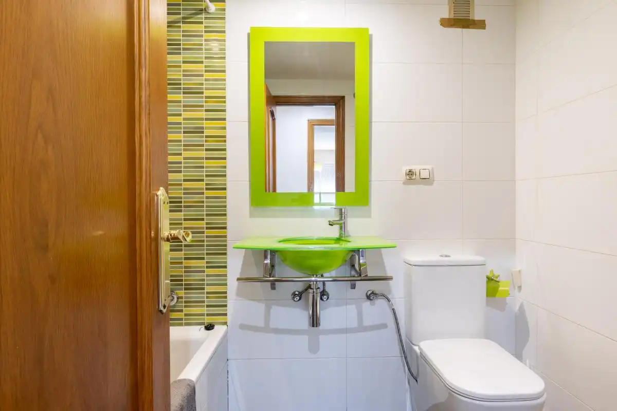 Bathroom of Flat for sale in Valencia  with Air Conditioner, Heating and Private garden