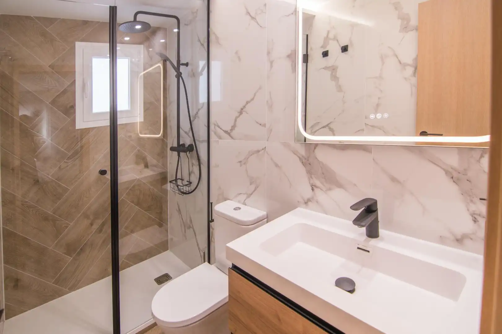 Bathroom of Apartments for sale in Gandia  with Air Conditioner, Terrace and Furnished