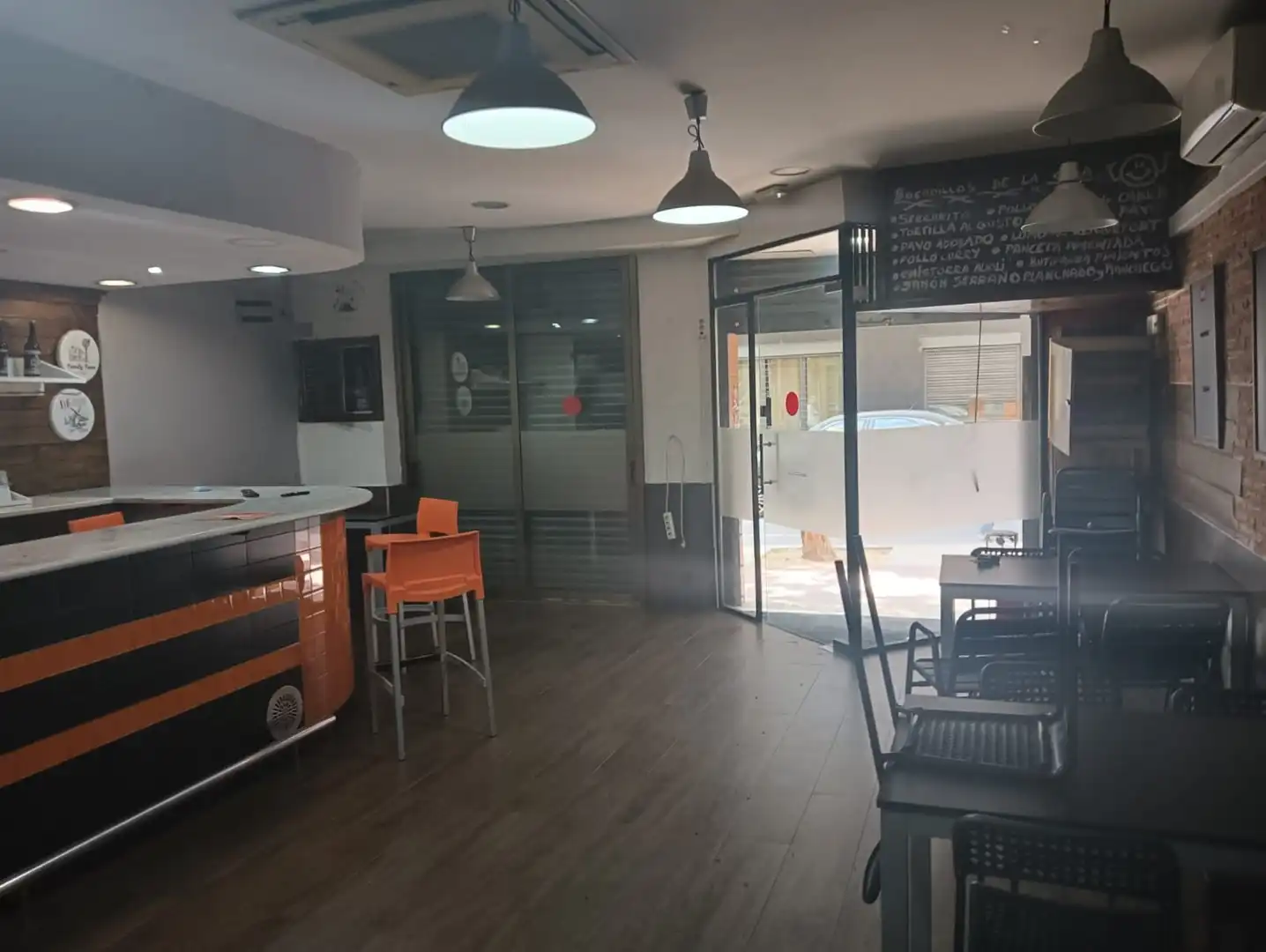 Business premises for transfer in Centre - Eixample – Can Llobet, imagen 2